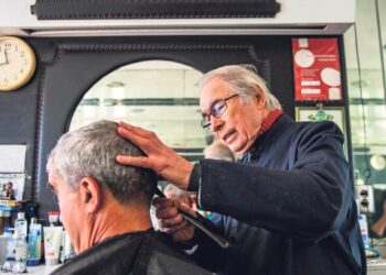 Barbeiro “mais antigo” de Leiria continua no activo aos 85 anos