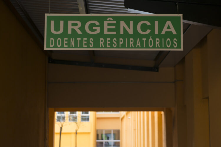 Covid-19: Utentes recorrem à urgência do hospital de Leiria para fazerem testes