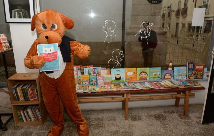 Desprotegidos organiza Feira do Livro Solidário no Café Central