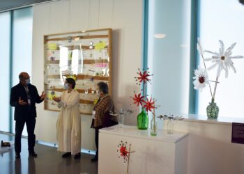 Idosos da Fetelaria inspiraram-se no vento e criaram uma peça para o Museu do Vidro
