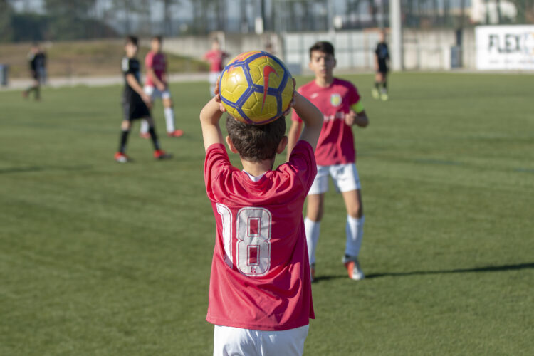 Futebol: escalões abaixo de sub-12 não têm jogos até 10 de Janeiro