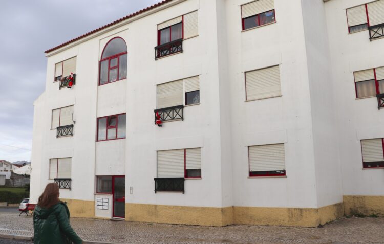 Peniche reabilitou cinco habitações do seu parque habitacional e entregou-as a famílias