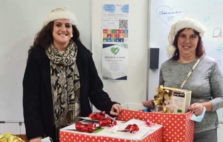 Pais de alunos do Instituto Educativo do Juncal organizaram cabazes solidários de Natal