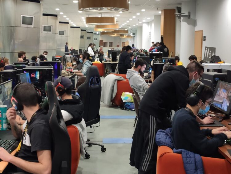 Torneio eSports do Politécnico de Leiria angariou 440 quilos de bens alimentares para a Cruz Vermelha Portuguesa