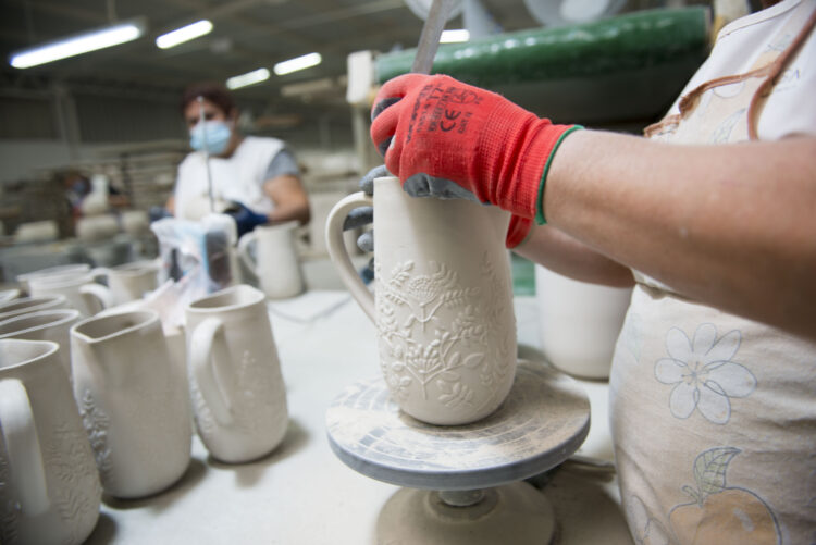 Associação alerta para “colapso iminente” do sector da cerâmica