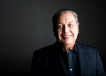 Fernando Tordo: “Não me levo muito a sério, é uma maneira de sobreviver”