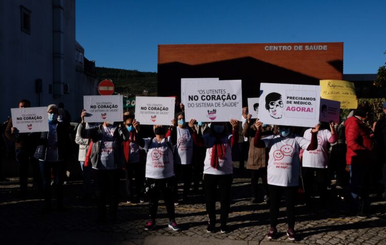 População de Porto de Mós em protesto contra a falta de médicos