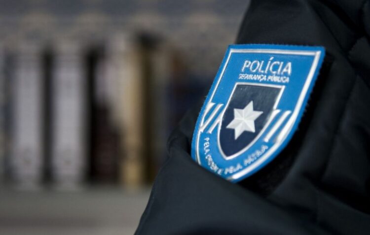 Homem ameaçou comerciante com uma faca e foi detido pela PSP de Leiria