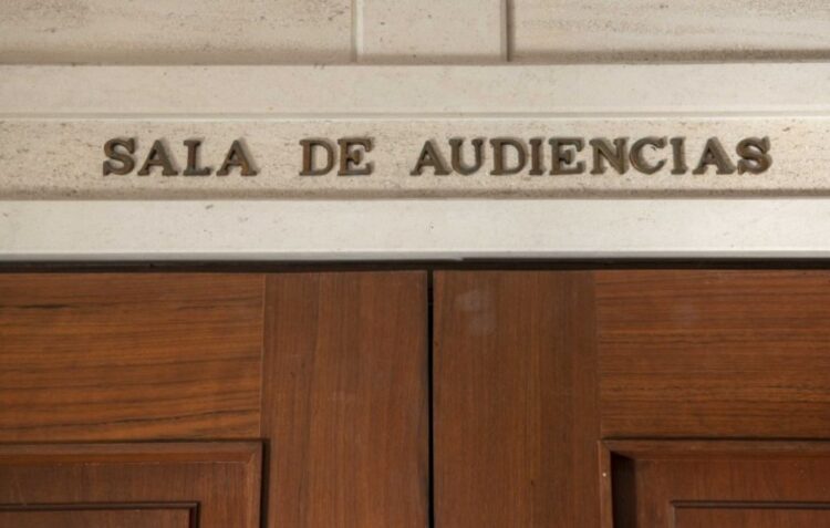 Pena suspensa para mulher por maus-tratos à filha de 5 anos em Pombal