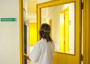 Covid-19: Centro Hospitalar de Leiria volta a permitir acompanhantes e visitas