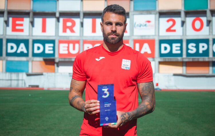 Gonçalo Gregório: dos chutos contra a parede a melhor jogador do mês na União de Leiria