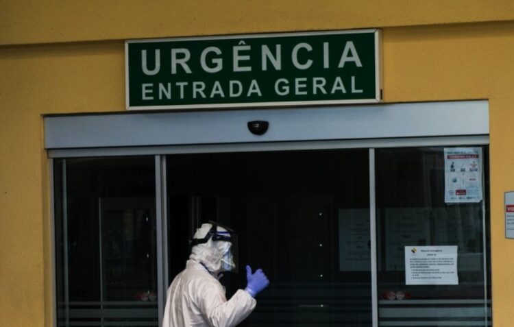Covid-19 põe em casa mais de 100 profissionais de saúde do hospital de Leiria