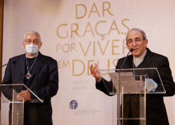 Sai o bispo dos ‘amiguitos’. Entra o bispo missionário