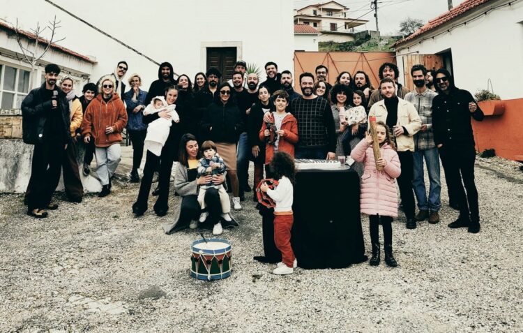 Nos 10 anos da Omnichord, os músicos gravaram um álbum às escondidas para surpreender o fundador da editora