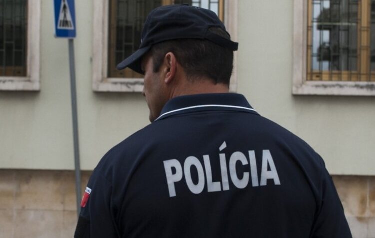 Homem detido na Marinha Grande enquanto furtava o interior de estabelecimento de restauração e bebidas