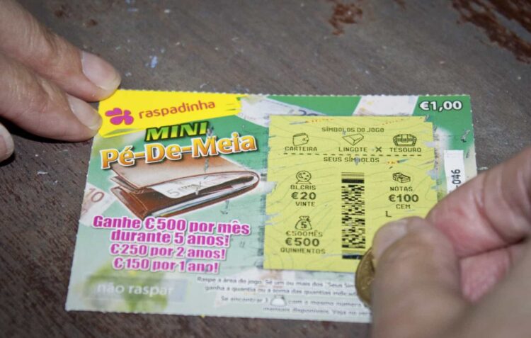 Homem furtou “dezenas de raspadinhas” em quiosque de Caldas da Rainha e foi detido com a ajuda da população