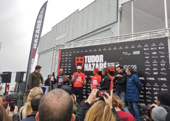 Lucas Chianca e Maya Gabeira vencem prova de ondas gigantes na Nazaré