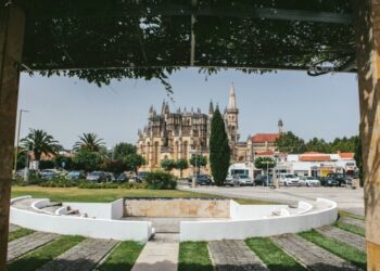Batalha dedica Março à poesia como forma de “compreensão do mundo”