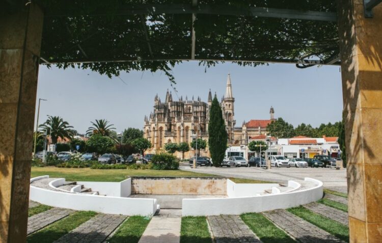 Batalha dedica Março à poesia como forma de “compreensão do mundo”