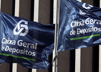 Trabalhadores contestam encerramento do balcão da Caixa Geral de Depósitos no Barracão