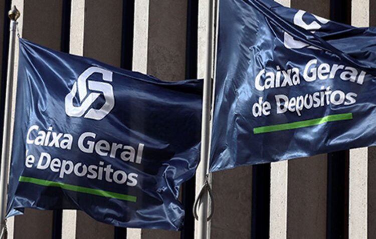 Trabalhadores contestam encerramento do balcão da Caixa Geral de Depósitos no Barracão