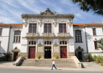 Inspecção à Câmara de Leiria aponta falhas nas transferências para as juntas