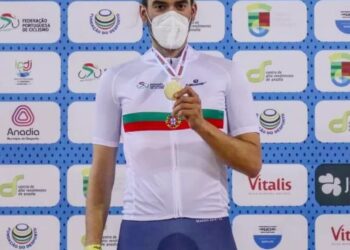 Depois de percorrer a Estrada Nacional 2, César Modesto conquista a “branquinha” ao sagrar-se campeão nacional