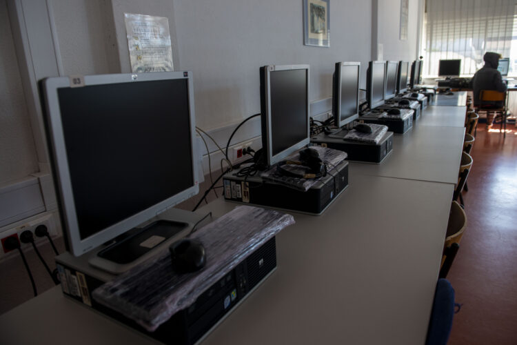 Nazaré vai ensinar adultos a utilizar computadores