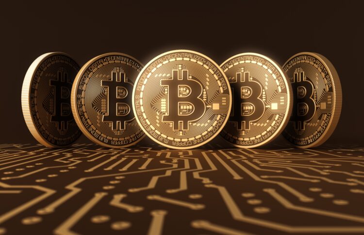Entre ganhos e perdas, há quem faça fortunas com criptomoedas