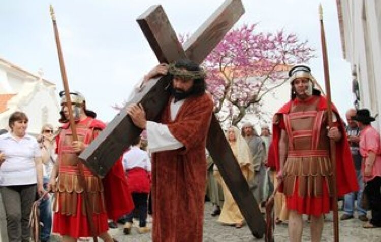 Via-Sacra ao Vivo regressa à vila medieval de Ourém dois anos depois