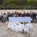 Voluntários retiraram ontem 350 quilos de lixo da Praia de Paredes da Vitória