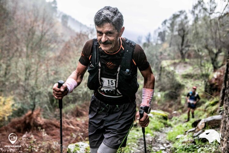 A caminho de uma aventura de 250 quilómetros no deserto, aos 65 anos