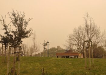 Céu laranja em toda a região devido a poeira do Saara