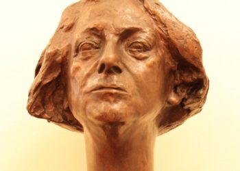 Marinha Grande elege busto de Eunice Muñoz como peça do mês de Abril