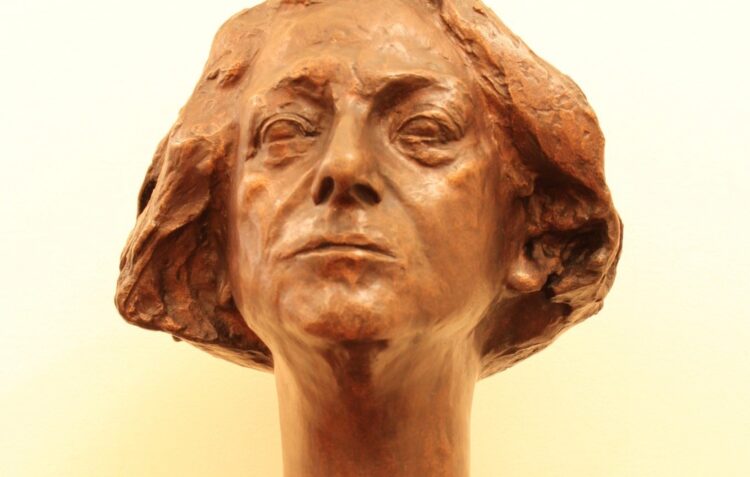 Marinha Grande elege busto de Eunice Muñoz como peça do mês de Abril