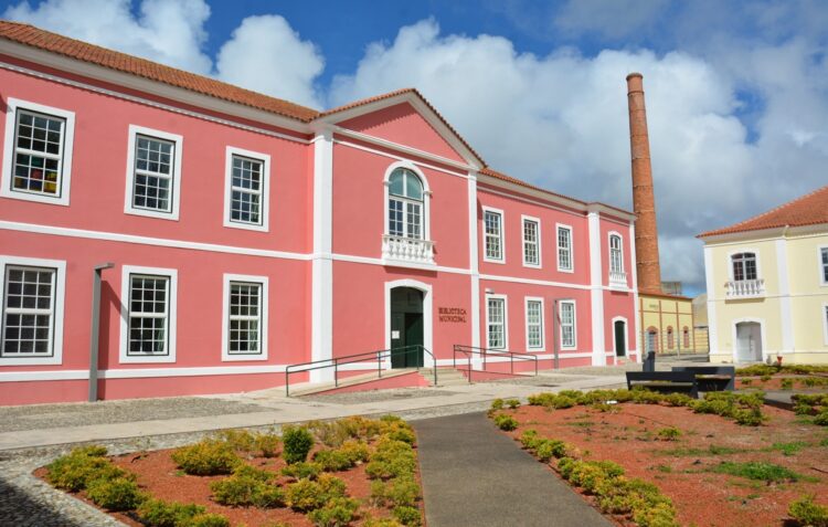 Marinha Grande reabre biblioteca municipal com música e prémios