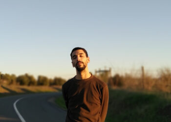 Em limit of disappearance, o artista convida o público a destruir a obra