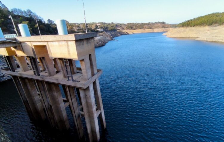 Social-democratas querem conhecer impactos de central solar flutuante na barragem do Cabril