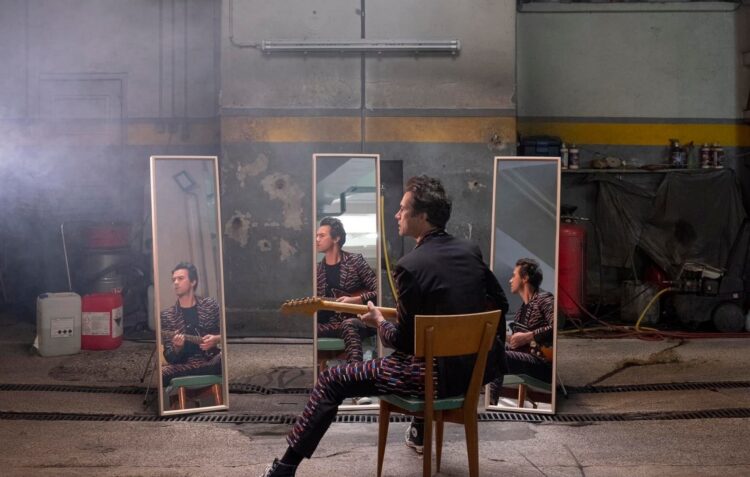 Uma sala de estar e um apocalipse boémio. O que inventou David Fonseca desta vez?