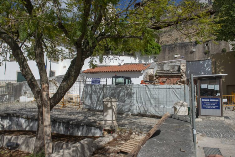 Escadaria lateral da Sé de Leiria vai ser reformulada