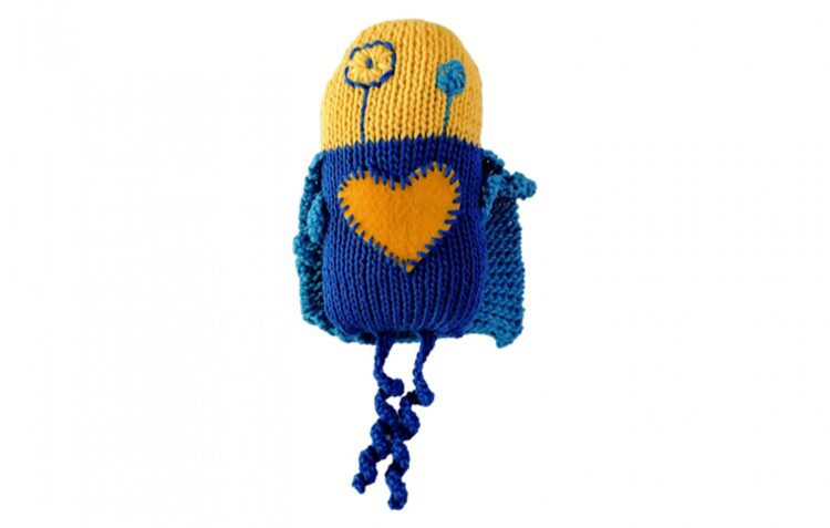 Criado boneco super-herói para doar a crianças ucranianas