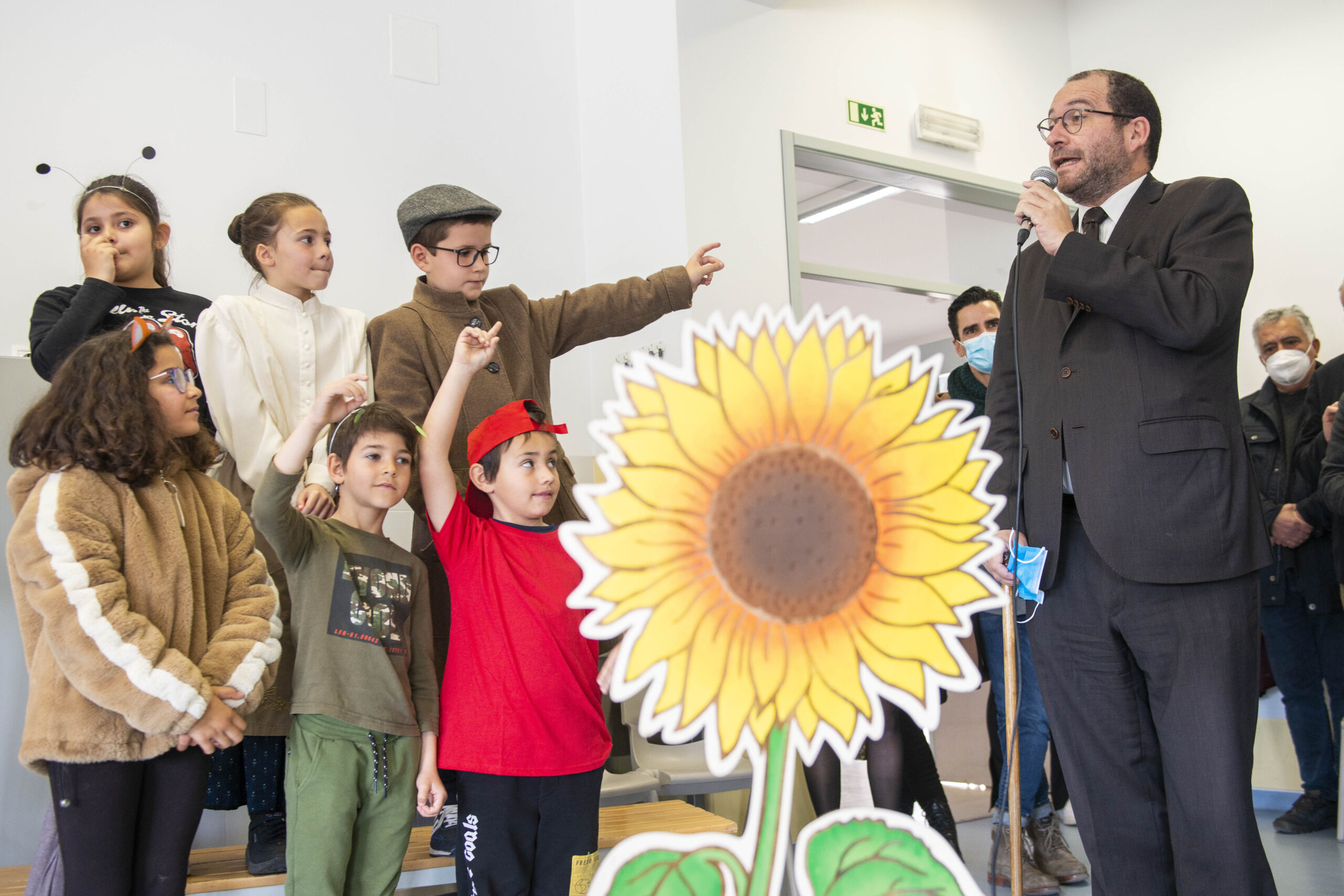 Ucrânia: Governo divulga guiões para integração de refugiados nas escolas