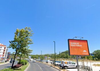 Câmara de Leiria manda retirar 21 painéis publicitários não autorizados na cidade