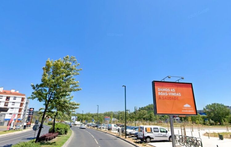 Câmara de Leiria manda retirar 21 painéis publicitários não autorizados na cidade