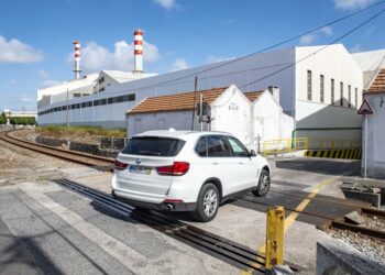 Supressão de passagens de nível preocupa presidente de Câmara da Marinha Grande