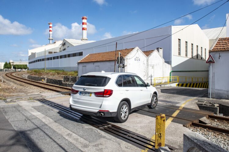 Supressão de passagens de nível preocupa presidente de Câmara da Marinha Grande