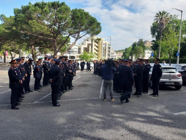 Pedrógão Grande: Bombeiros concentrados junto ao Tribunal de Leiria em solidariedade com comandante