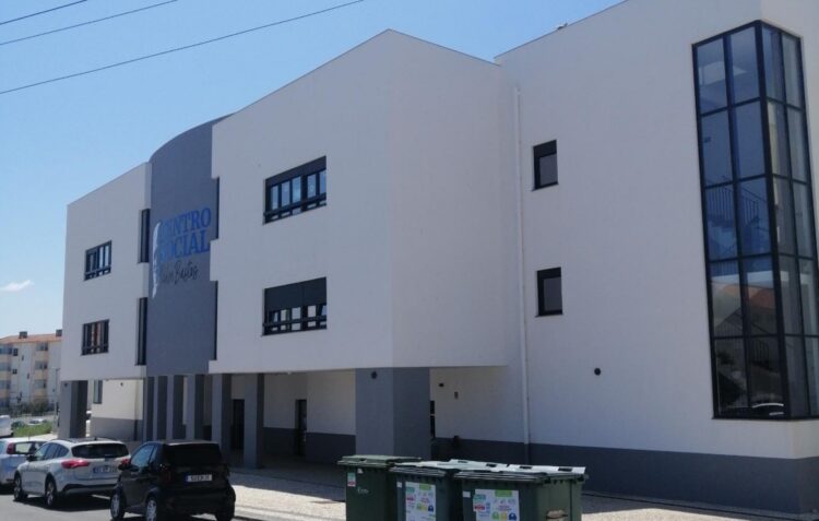 Centro Social Padre Bastos inaugura novo complexo social em Peniche