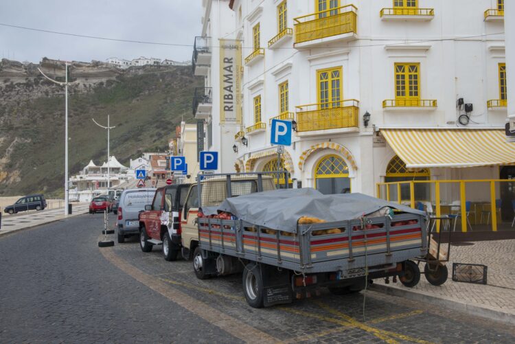 Cargas e descargas são dor de cabeça na zona marginal da Nazaré
