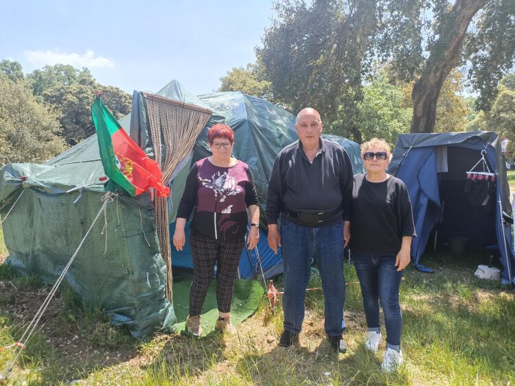 Acampados em Fátima desde final de Abril à espera do 13 de Maio